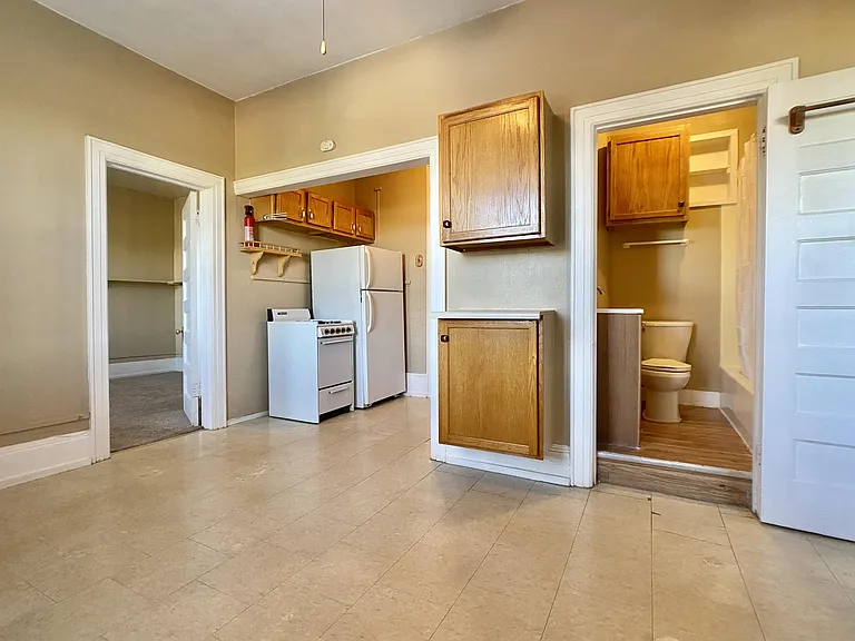 517 E 4th St #12 — Photo 1