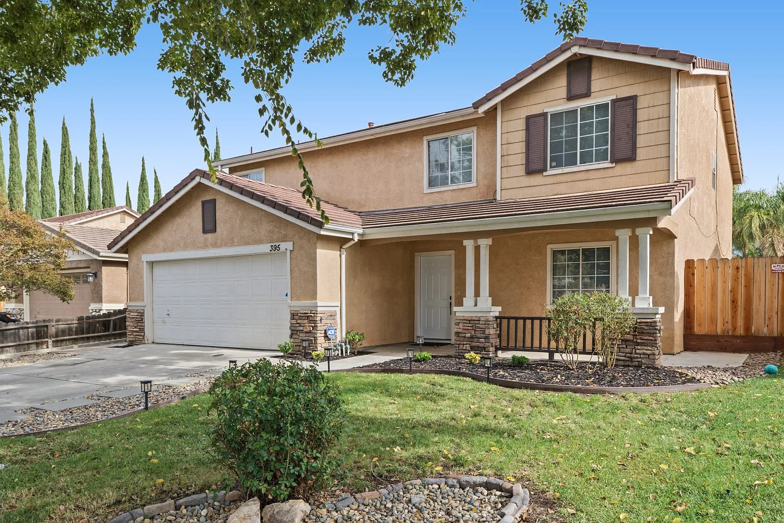 5 bed, 2.5 bath, 2467 sqft, $3,250 — Photo 4