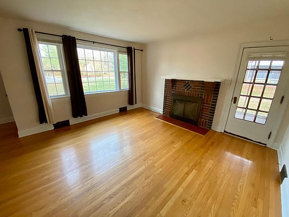 4th image of 218 Forest Ave