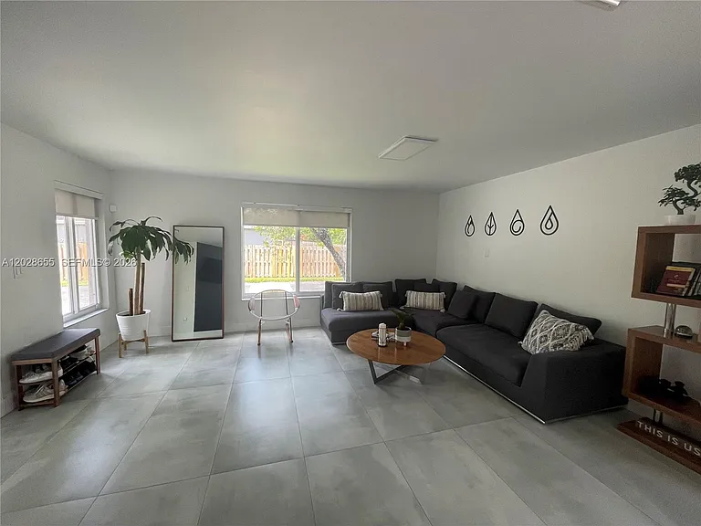 5733 NW 100th Ct — Photo 10
