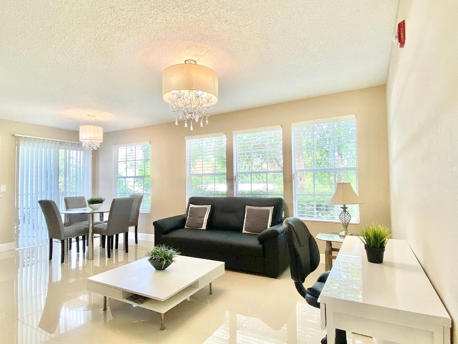 2 bed, 1000 sqft, $2,800 — Photo 1
