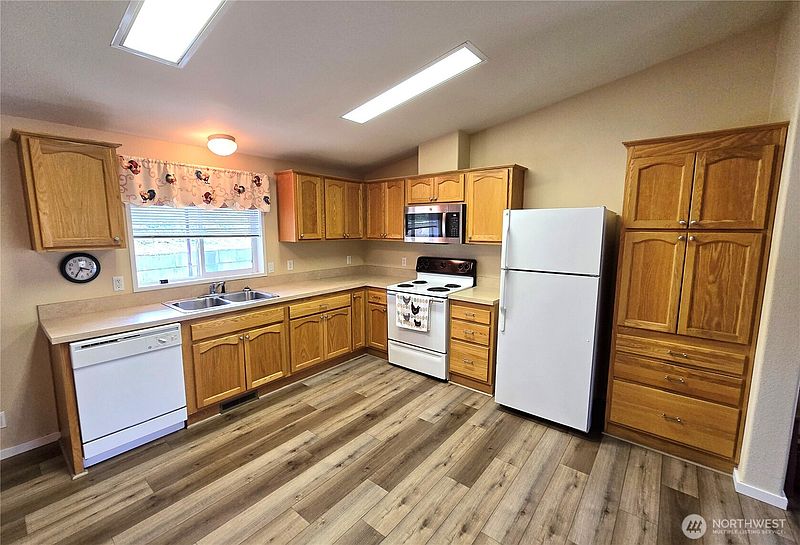 3rd image of 269 E Laurel