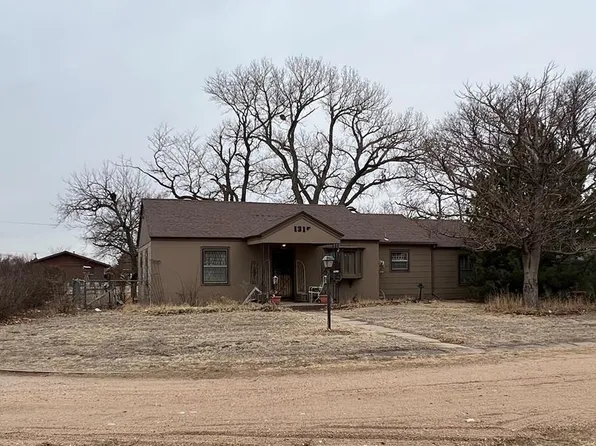 1315 Susank Rd, Hoisington, KS 67544