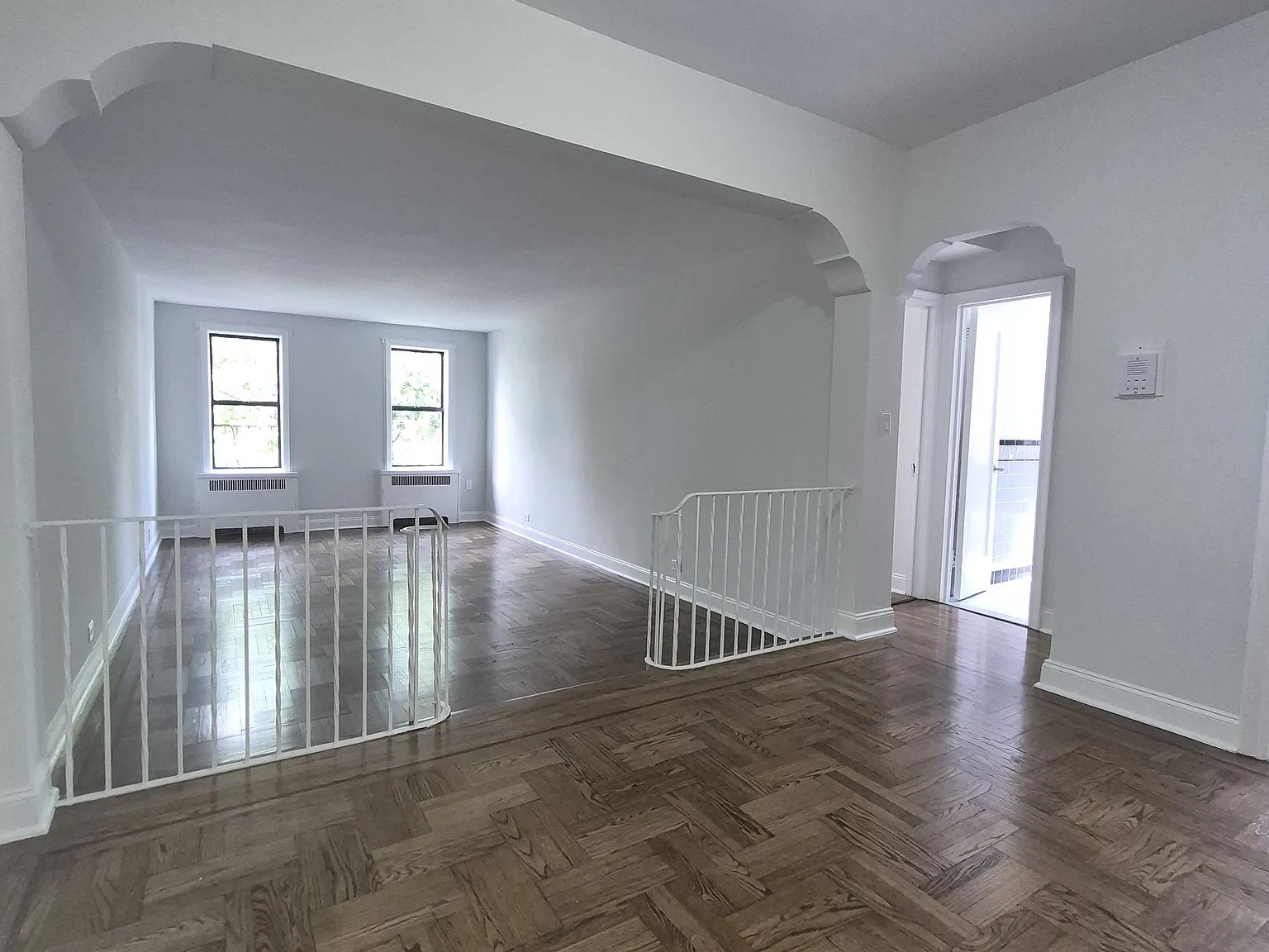 4580 Broadway — Photo 3