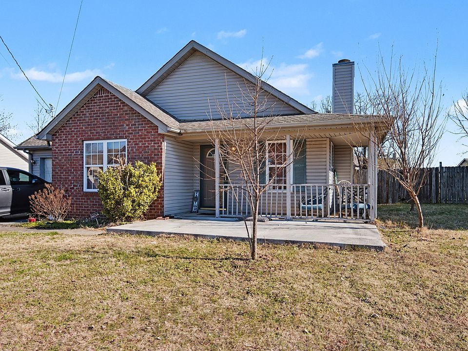 1st image of 832 Post Oak Dr