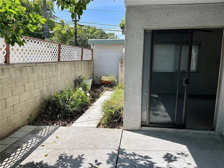 2064 E Evergreen St — Photo 15