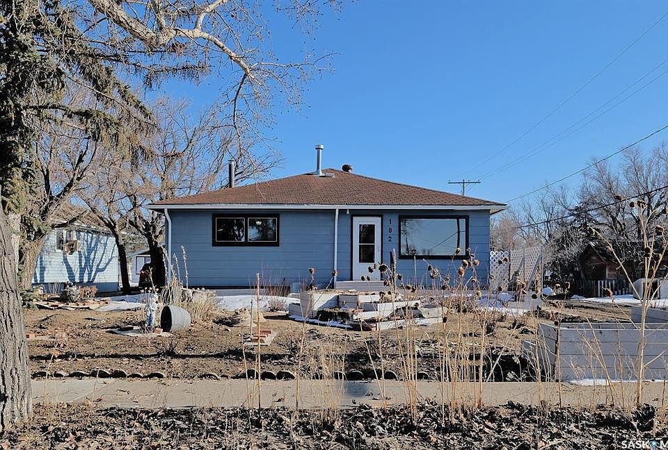 1st image of 102 2nd Ave E