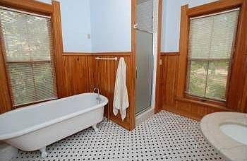 5th image of 102 E Vine St
