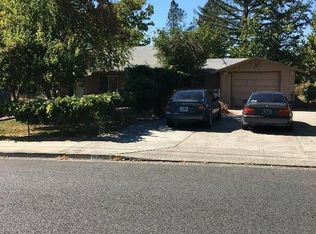 1420 NE 10th St, Grants Pass, OR 97526