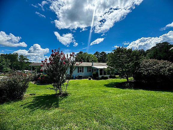 3rd image of 320 Greystone Dr