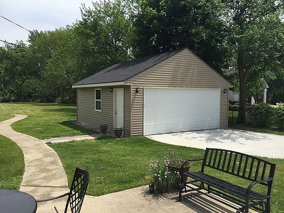 4th image of 47160 Condor Ave