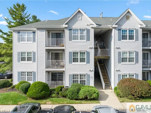 215 Stratford Pl, Bound Brook, NJ 08805