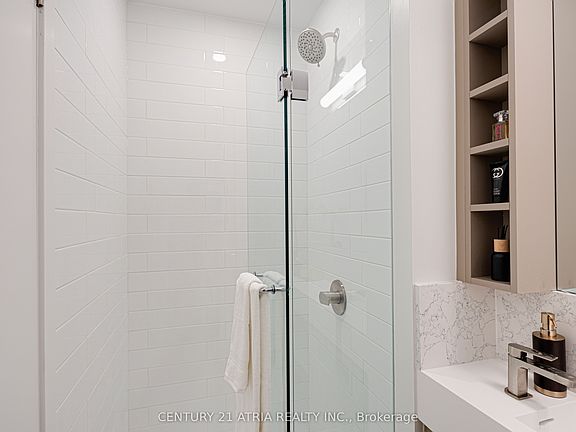 5th image of 319 Jarvis St #2515