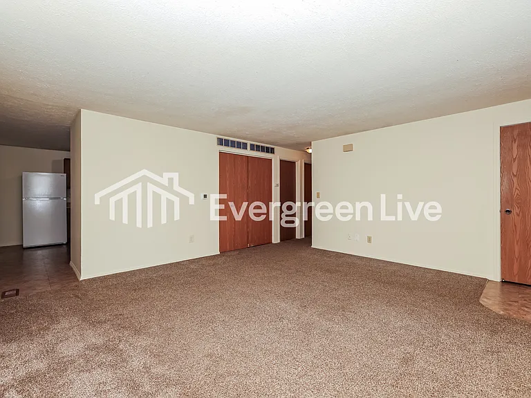 6240 Greenfield Way — Photo 4