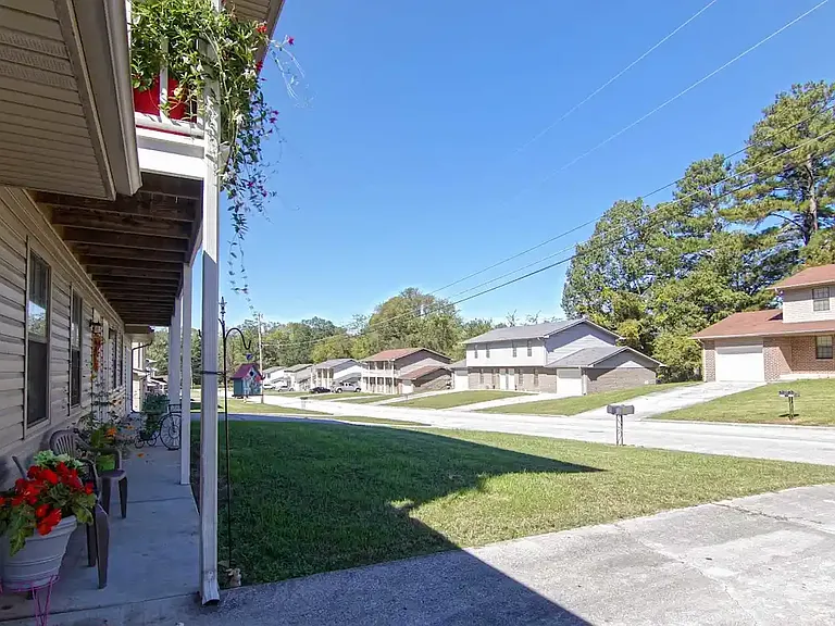 Tiffany Lane Duplexes — Photo 22