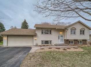 7876 Berkshire Ln N, Maple Grove, MN 55311