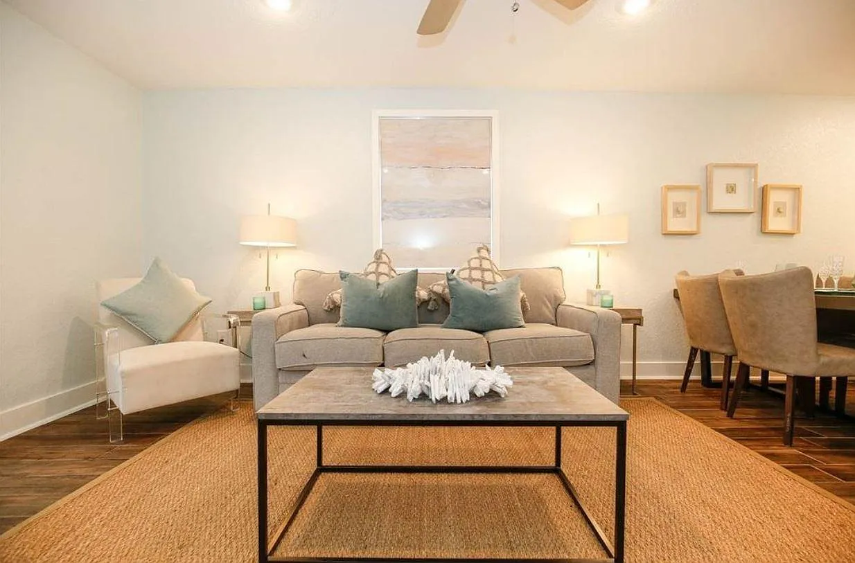 104 Cove E — Photo 3