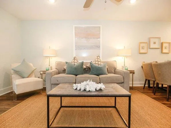 104 Cove E APT 107, Horseshoe Bay, TX 78657