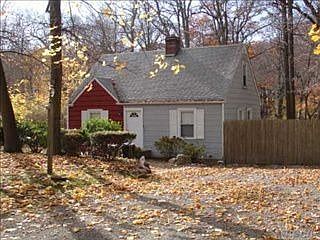 4th image of 10 Acorn Ln