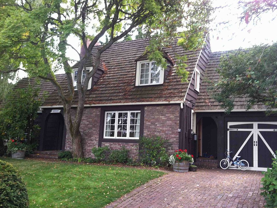 2nd image of 5711 NE 77th St