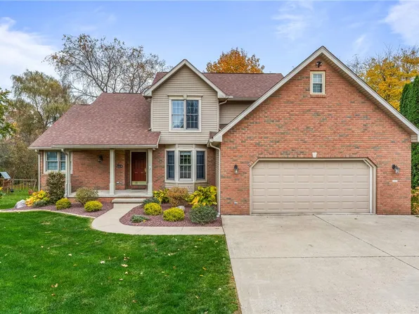 219 Village Ln, New Wilmington, PA 16142