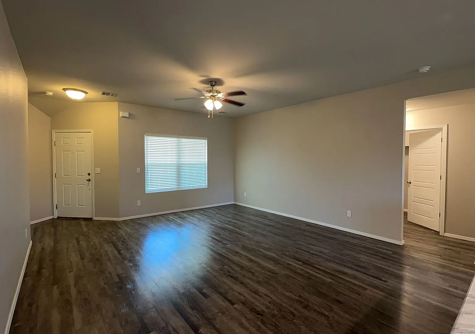 4 bed, 2.0 bath, 1690 sqft, $2,045 — Photo 2