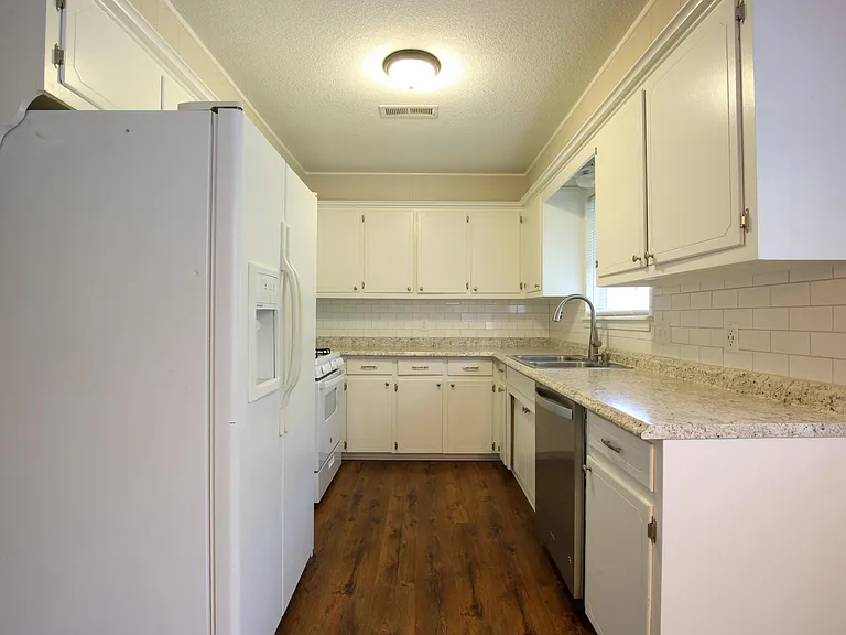 2010 W Toledo St — Photo 15