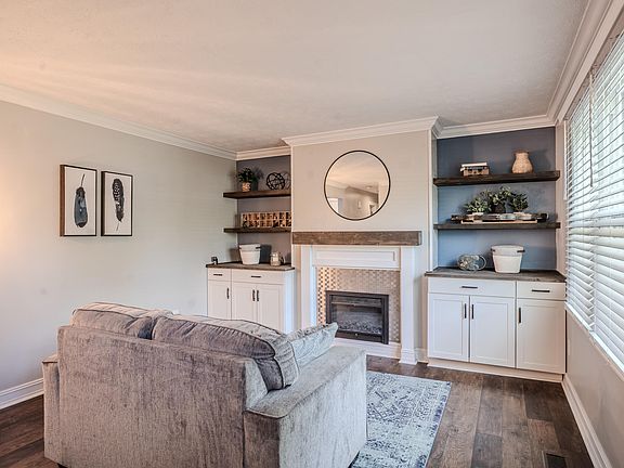 2nd image of 332 Farmers Ln