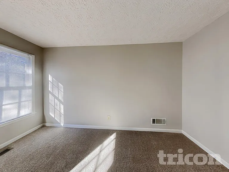 2207 Meadow Valley Cir — Photo 14