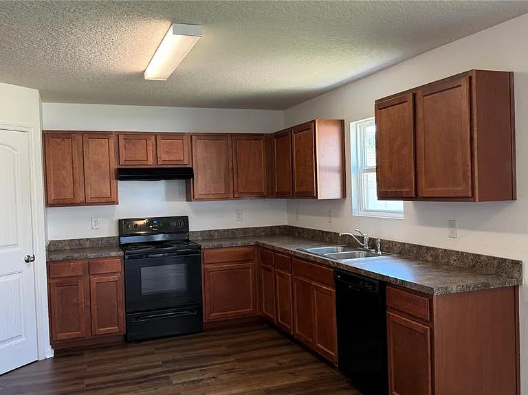 15 Renshaw Dr — Photo 8