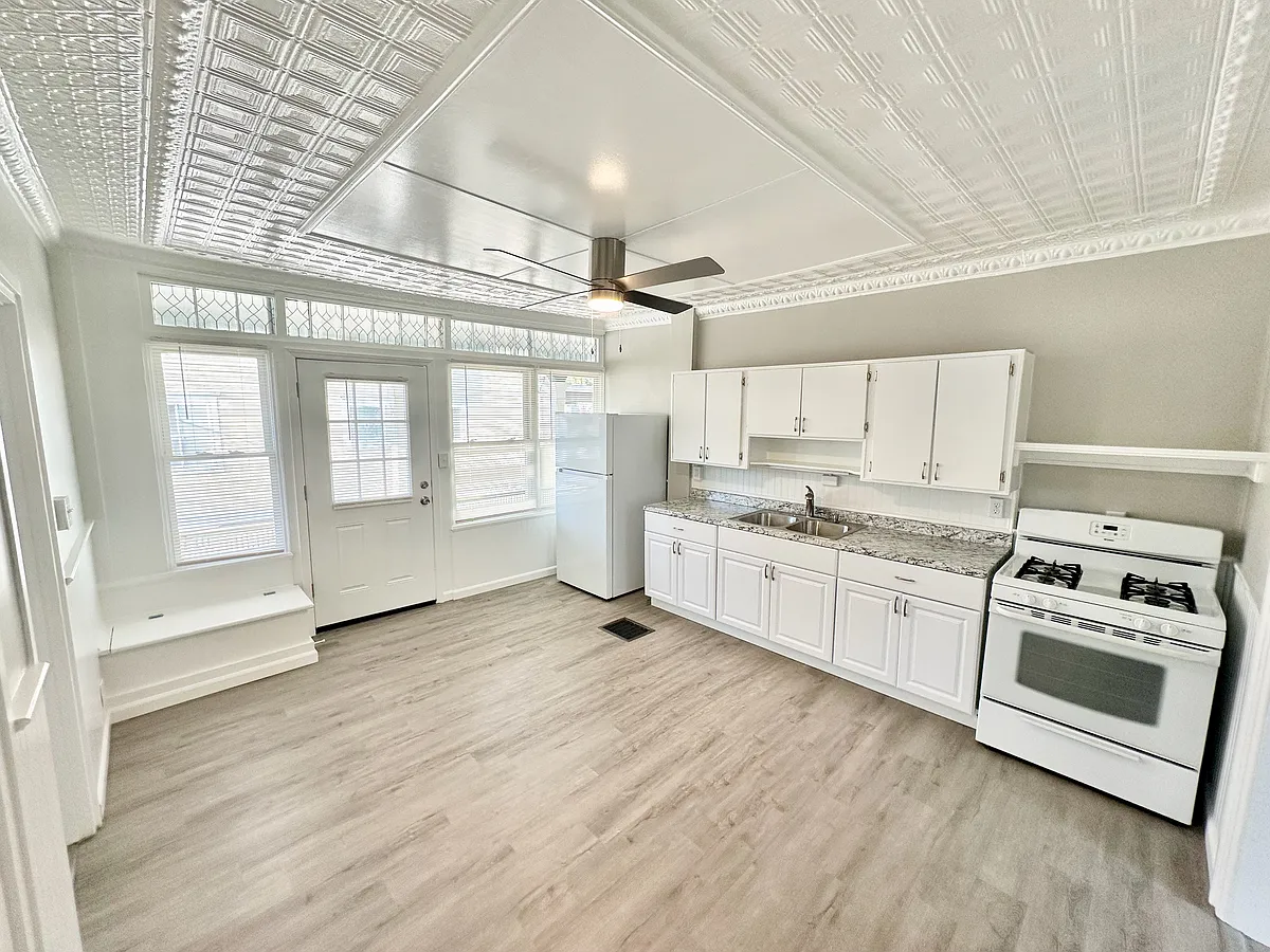 Building Photo - 48 Waterman St #3