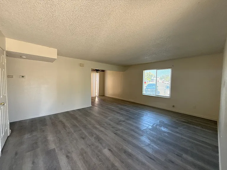 9005 Stacey Ct — Photo 2