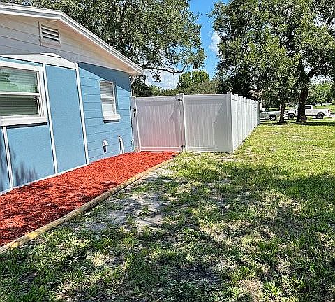 Side yard with single gate