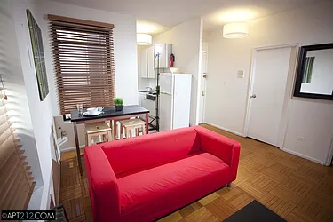 Rented by Robyn Lee, LREB