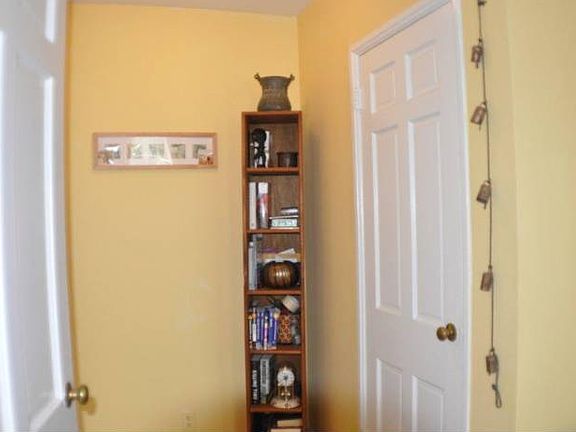 Foyer & Coat Closet