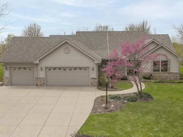 2649 Oak Knoll DRIVE, Jackson, WI 53037
