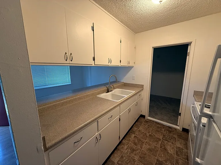 447 S E St #4 — Photo 3