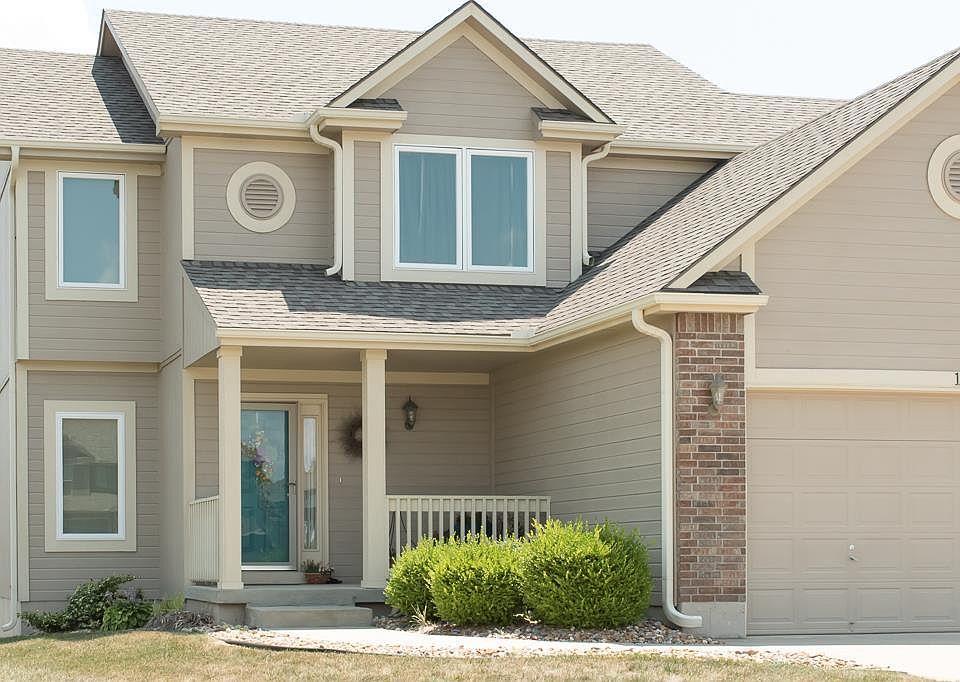 1st image of 1007 NW Hickory Ct