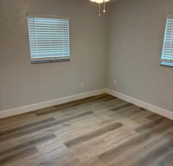 977 E Normandy Blvd — Photo 7
