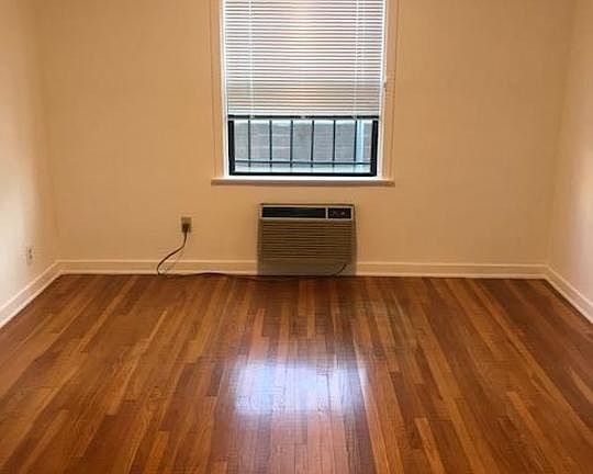 4th image of 1457 N Alta Vista Blvd