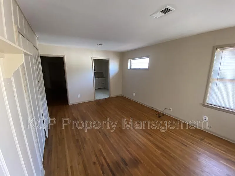 Building Photo - 1218 D St N #1218
