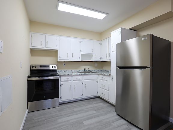 3rd image of 30 Lamb Ave #4B