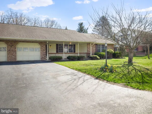 11921 N Woodlea Dr, Waynesboro, PA 17268