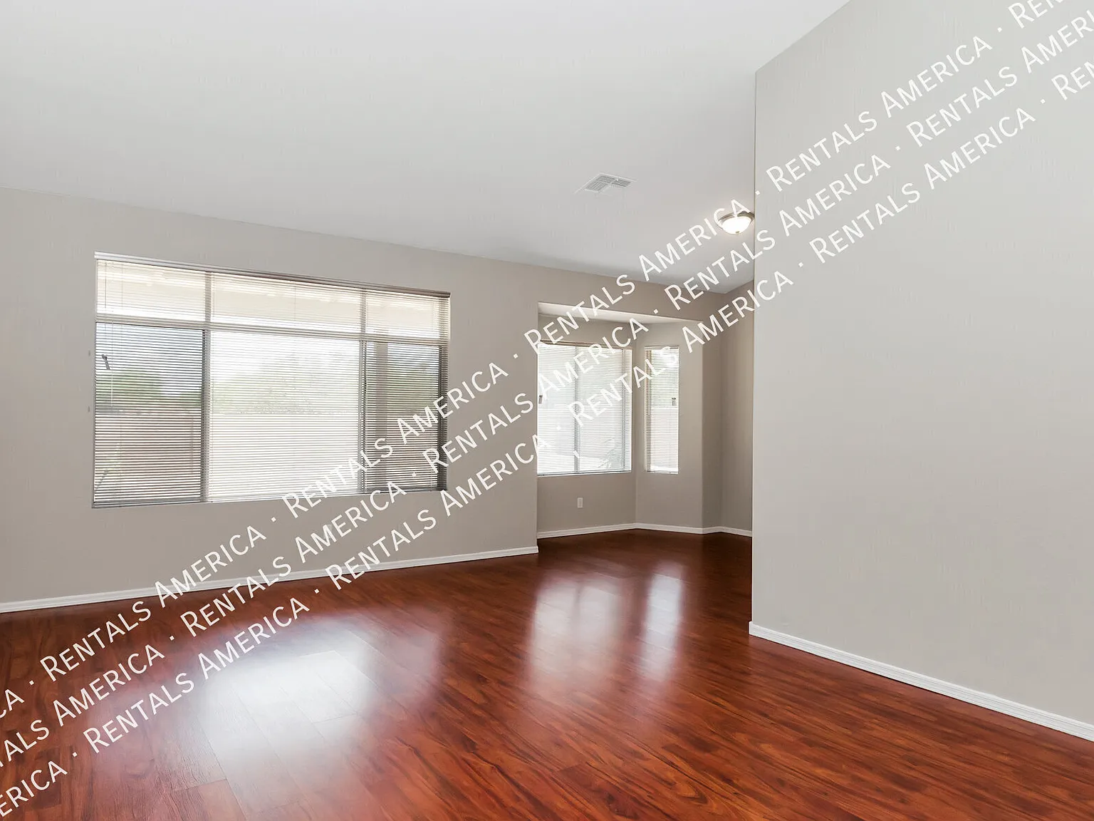 Like New in Rita Ranch! Available Immediately — Photo 3