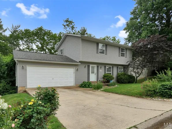 4723 Brecht Ln, Godfrey, IL 62035