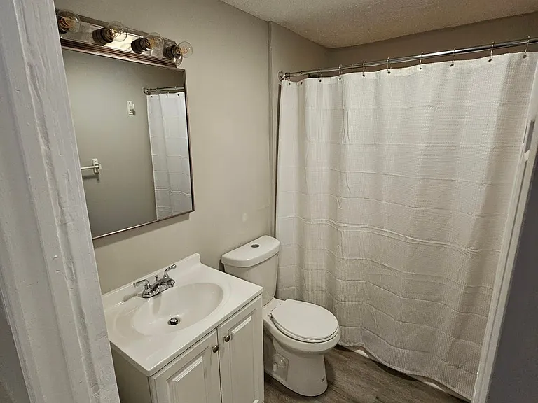 247 Grove St #1R — Photo 6