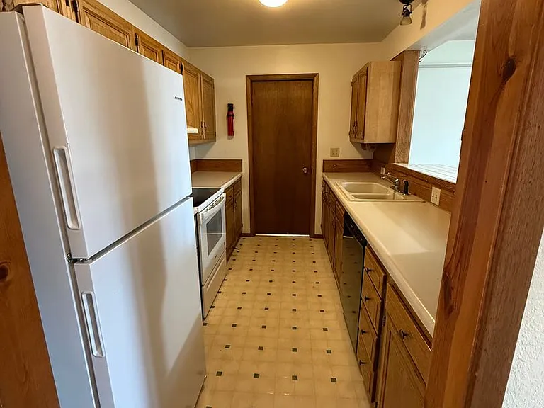 1720 W Olive St — Photo 8