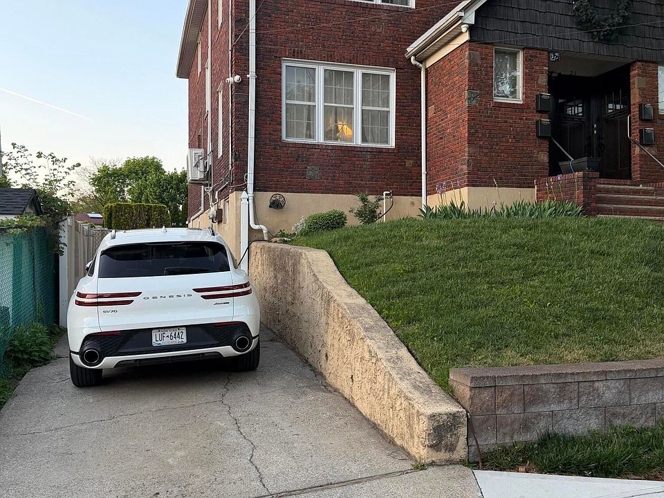 2nd image of 21-23 Holbernt Ct