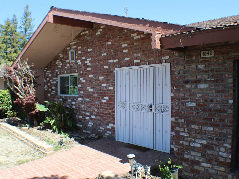 2nd image of 6142 N Maroa Ave
