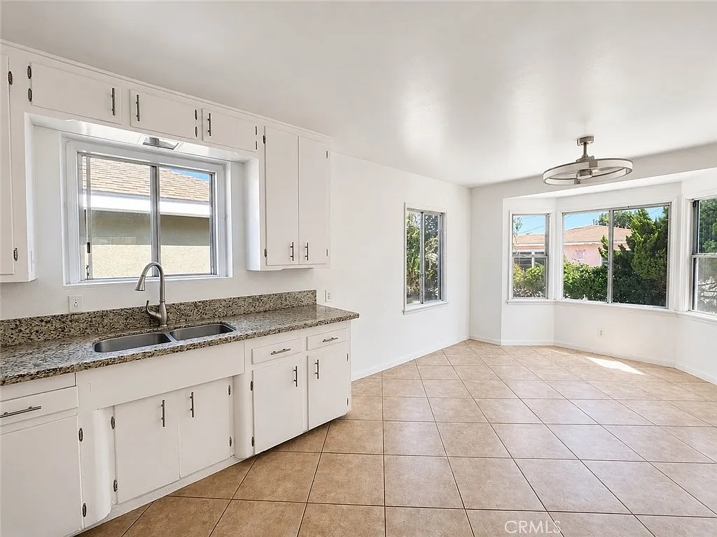 2 bed, 1100 sqft, $2,900 — Photo 4